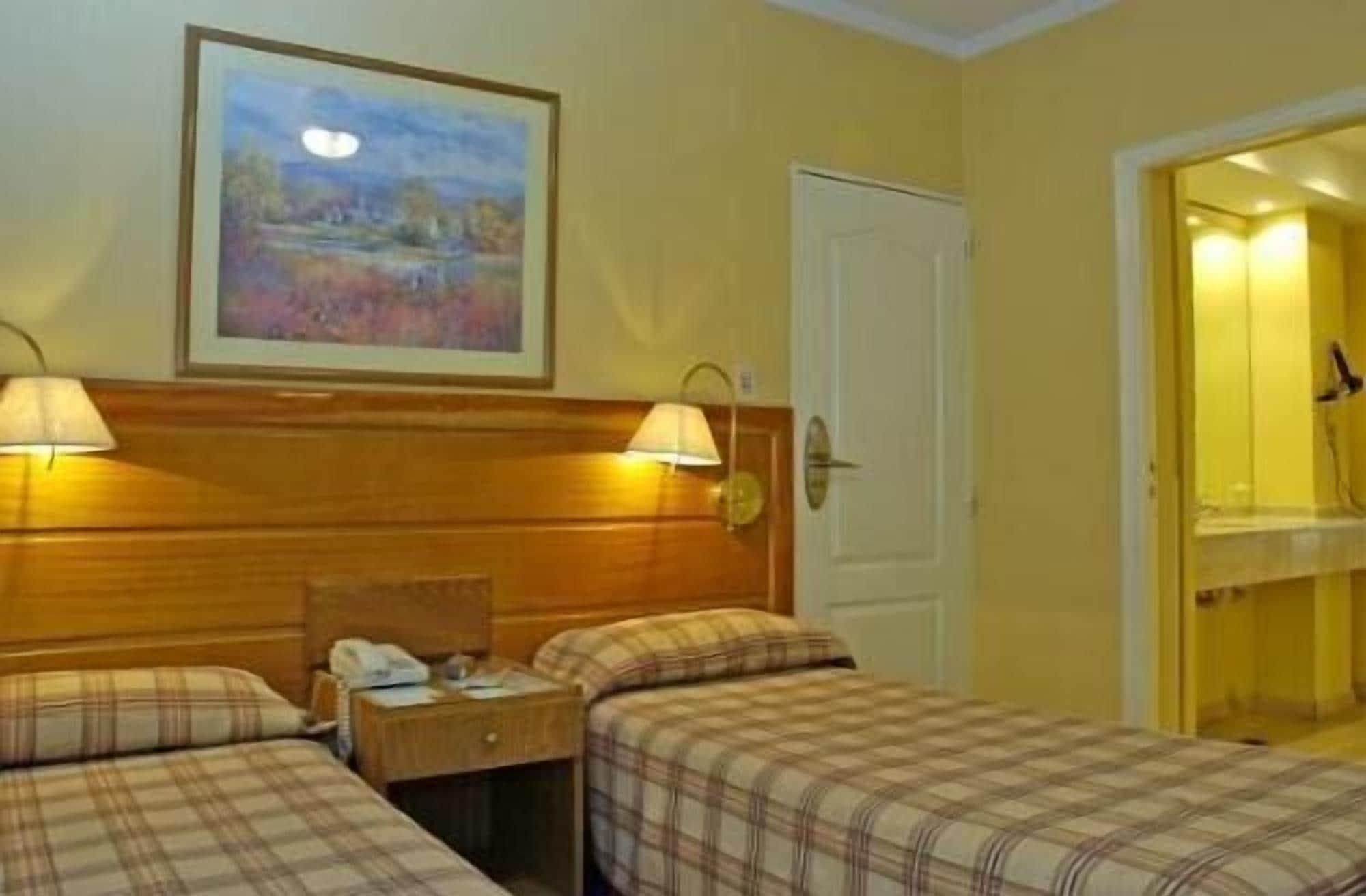 Hotel Provincial Mendoza Esterno foto