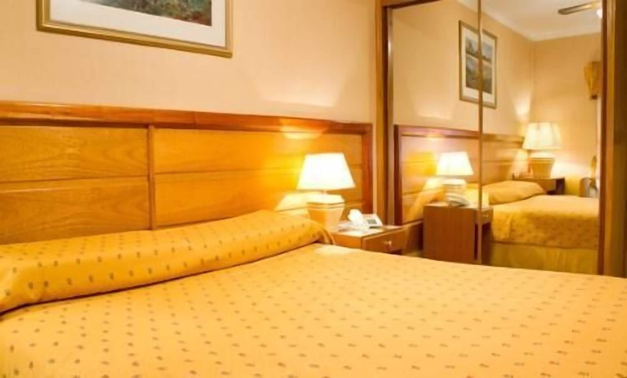 Hotel Provincial Mendoza Esterno foto
