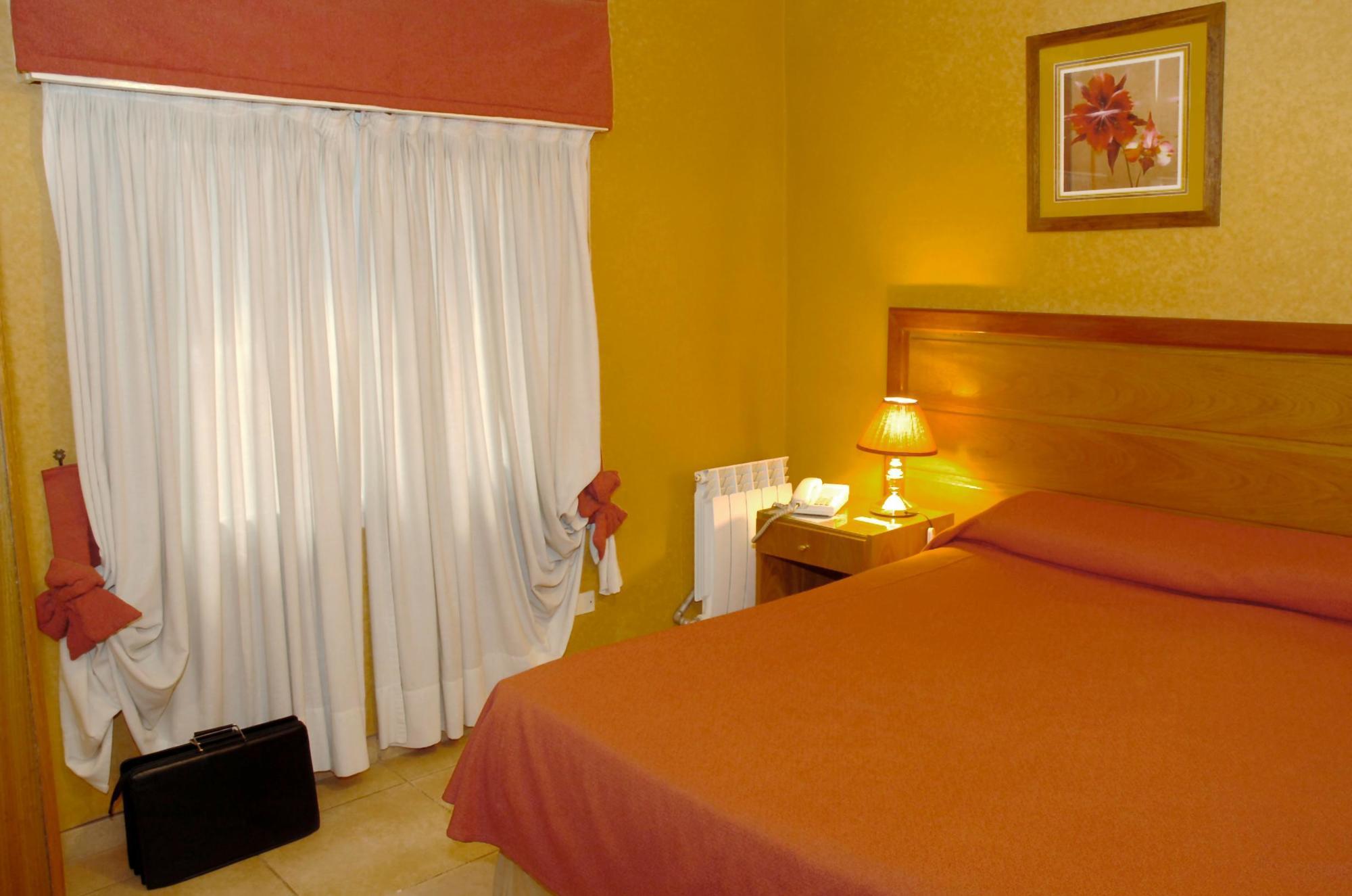 Hotel Provincial Mendoza Esterno foto